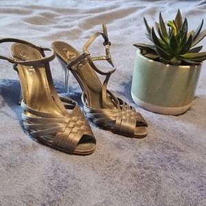 Richard Tyler Pewter T-strap Heels